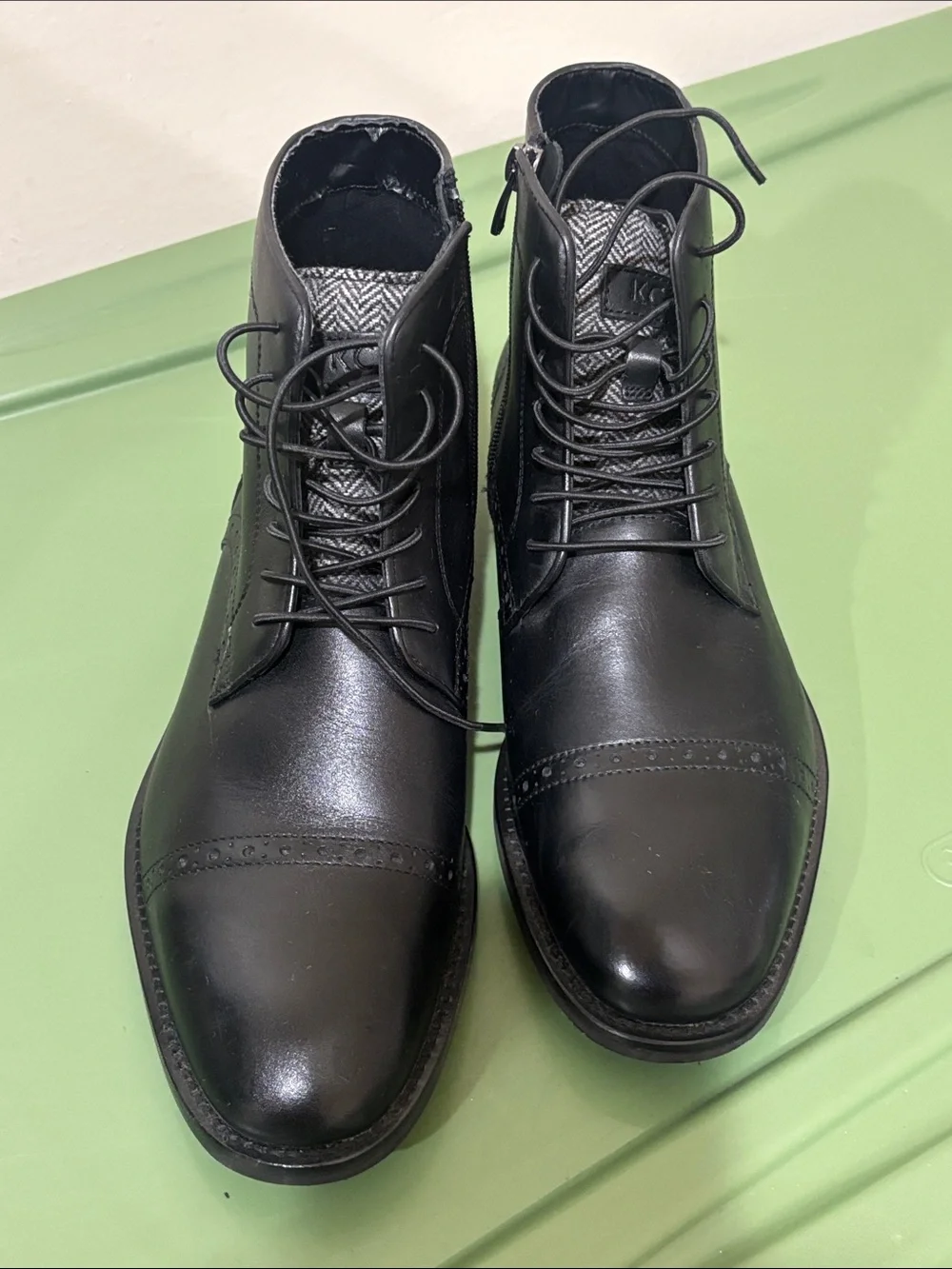 Kenneth Cole Black Leather Chukka Lace-Up Boots
